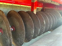 2005 massey ferguson 5455 vierwielaangedreven landbouwtractor met strodek machine - afbeelding 4 van  21