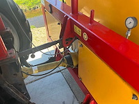 2005 massey ferguson 5455 vierwielaangedreven landbouwtractor met strodek machine - afbeelding 6 van  21