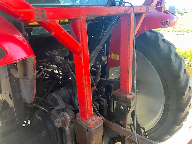 2005 massey ferguson 5455 vierwielaangedreven landbouwtractor met strodek machine - afbeelding 34 van  48