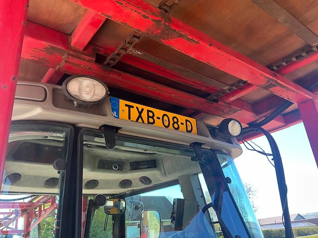 2005 massey ferguson 5455 vierwielaangedreven landbouwtractor met strodek machine - afbeelding 33 van  48
