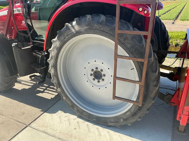 2005 massey ferguson 5455 vierwielaangedreven landbouwtractor met strodek machine - afbeelding 8 van  21