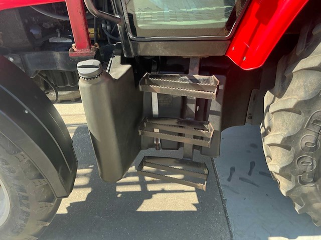 2005 massey ferguson 5455 vierwielaangedreven landbouwtractor met strodek machine - afbeelding 36 van  48