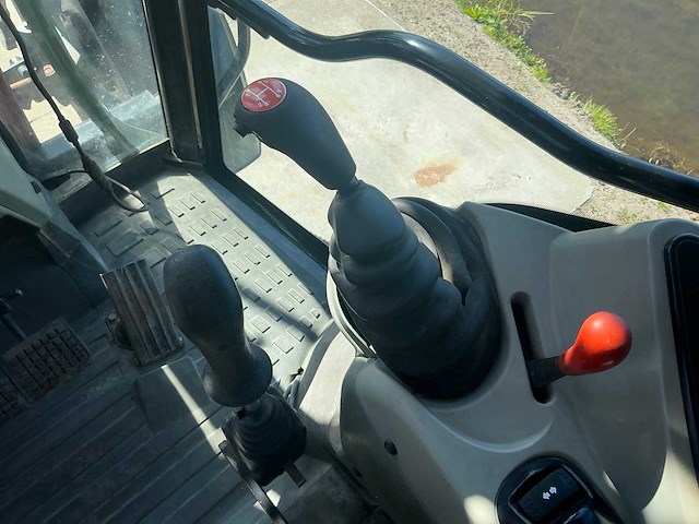 2005 massey ferguson 5455 vierwielaangedreven landbouwtractor met strodek machine - afbeelding 12 van  21