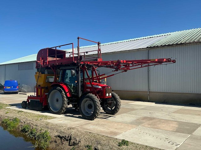 2005 massey ferguson 5455 vierwielaangedreven landbouwtractor met strodek machine - afbeelding 9 van  21