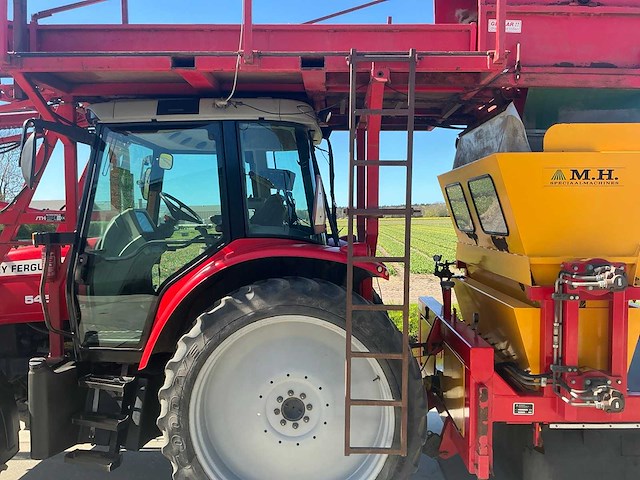 2005 massey ferguson 5455 vierwielaangedreven landbouwtractor met strodek machine - afbeelding 40 van  48