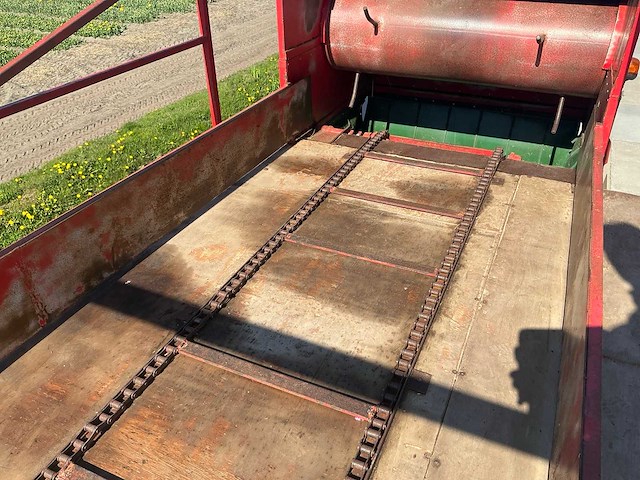 2005 massey ferguson 5455 vierwielaangedreven landbouwtractor met strodek machine - afbeelding 18 van  21