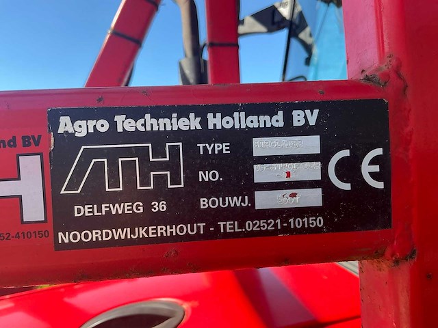 2005 massey ferguson 5455 vierwielaangedreven landbouwtractor met strodek machine - afbeelding 44 van  48