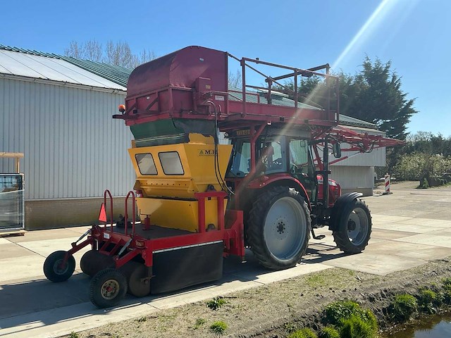 2005 massey ferguson 5455 vierwielaangedreven landbouwtractor met strodek machine - afbeelding 45 van  48