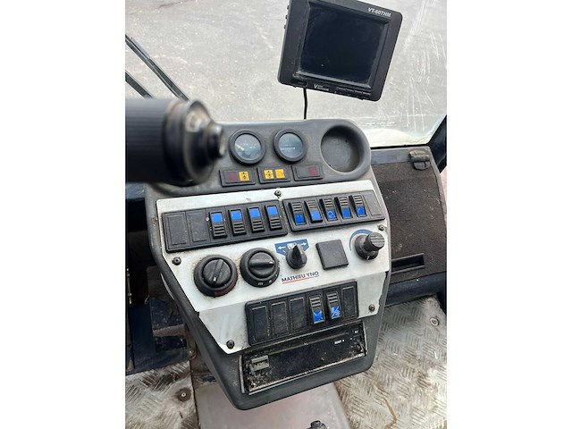 2005 mathieu yno azura 2 zelfrijdende veegmachine defect - afbeelding 3 van  14