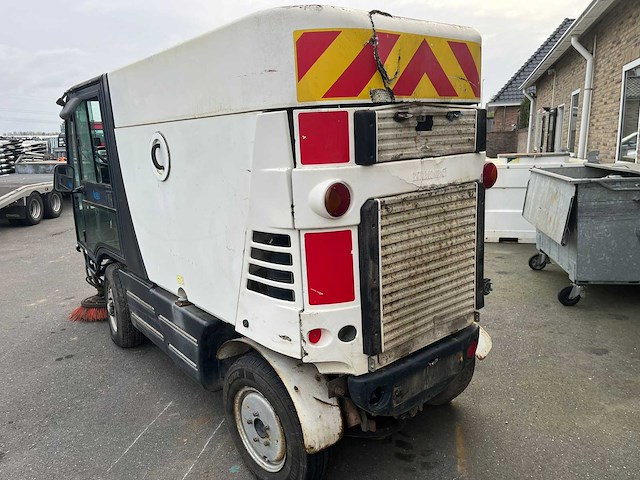 2005 mathieu yno azura 2 zelfrijdende veegmachine defect - afbeelding 8 van  14