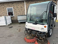 2005 mathieu yno azura 2 zelfrijdende veegmachine defect - afbeelding 11 van  14