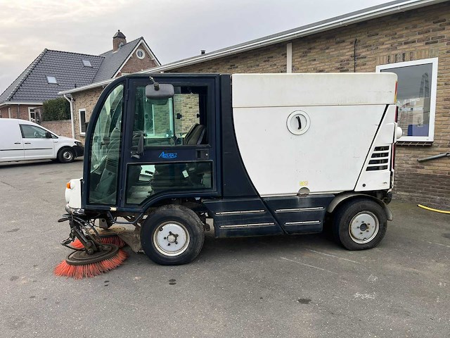 2005 mathieu yno azura 2 zelfrijdende veegmachine defect - afbeelding 1 van  1