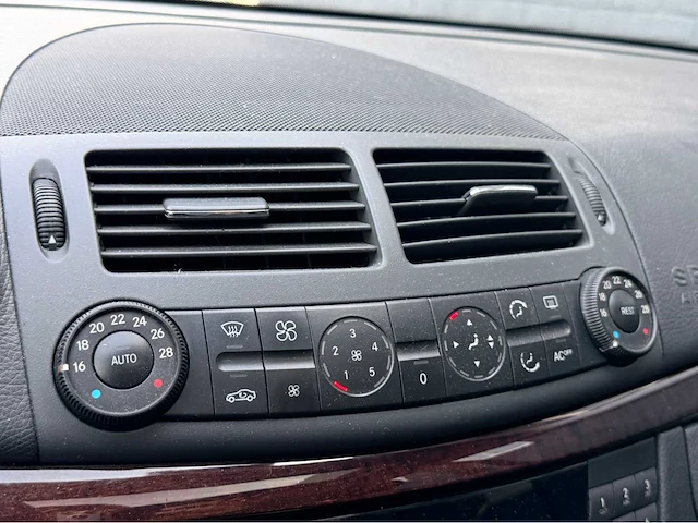 2005 mercedes-benz e-klasse estate 200 k. elegance personenauto - afbeelding 8 van  17