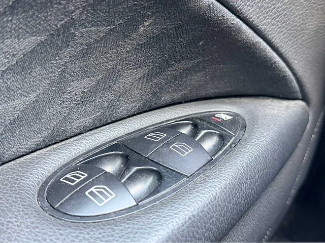 2005 mercedes-benz e-klasse estate 200 k. elegance personenauto - afbeelding 2 van  17