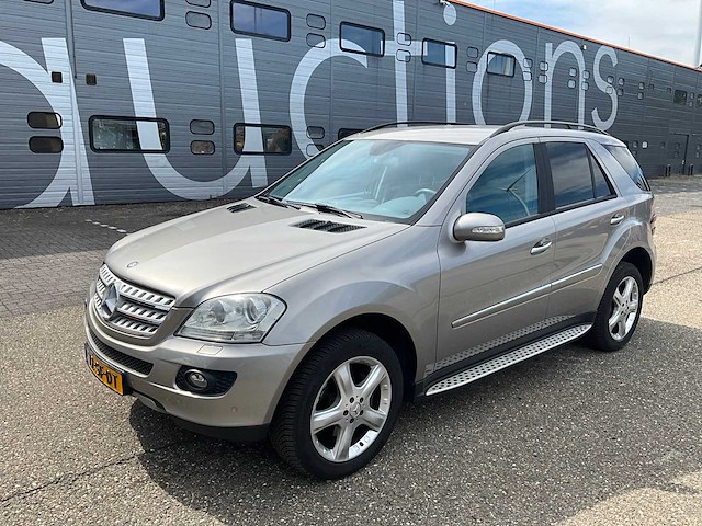2005 mercedes-benz m-klasse 350 personenauto 72-sf-dt - afbeelding 1 van  27
