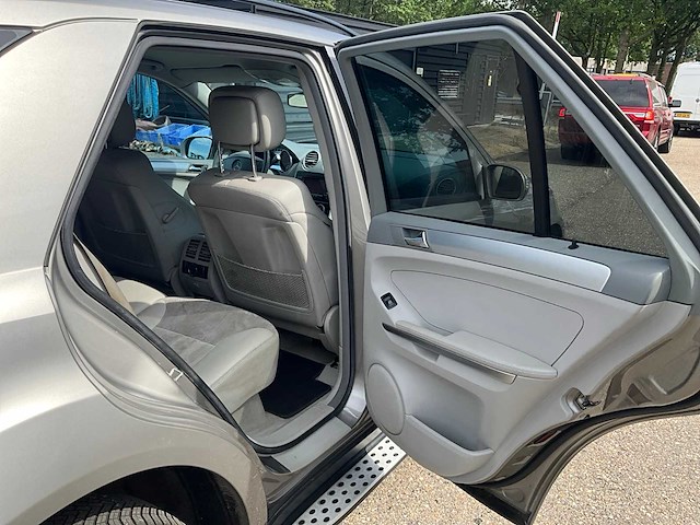 2005 mercedes-benz m-klasse 350 personenauto 72-sf-dt - afbeelding 14 van  27