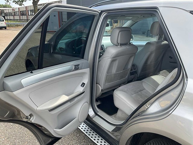 2005 mercedes-benz m-klasse 350 personenauto 72-sf-dt - afbeelding 16 van  27