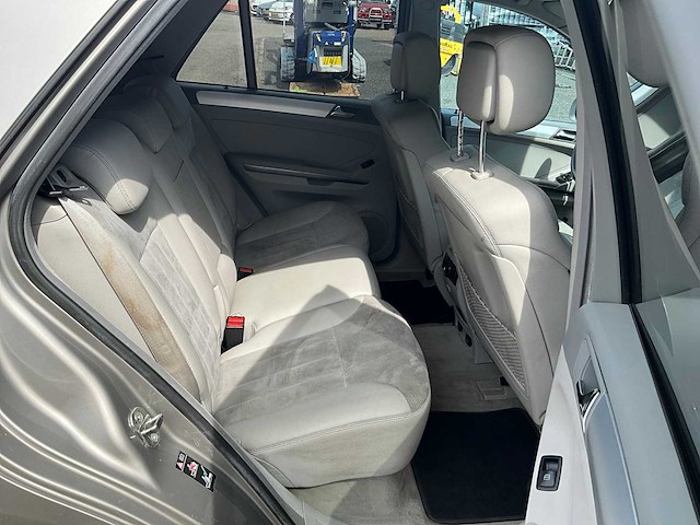 2005 mercedes-benz m-klasse 350 personenauto 72-sf-dt - afbeelding 16 van  25