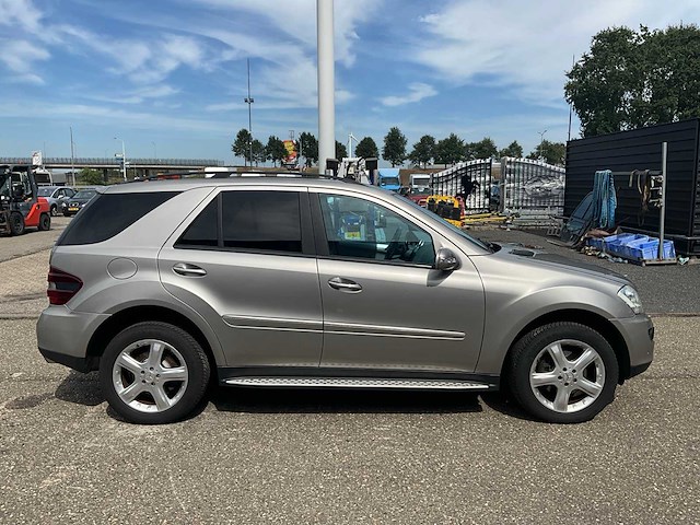 2005 mercedes-benz m-klasse 350 personenauto 72-sf-dt - afbeelding 23 van  25