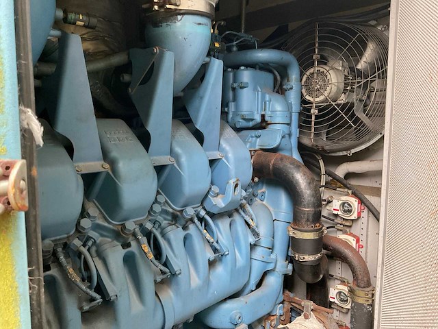 2005 mtu 12v 4000 noodstroomaggregaat (1500 kva) - afbeelding 6 van  14