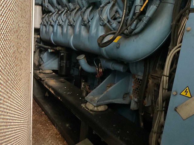 2005 mtu 12v 4000 noodstroomaggregaat (1500 kva) - afbeelding 12 van  14