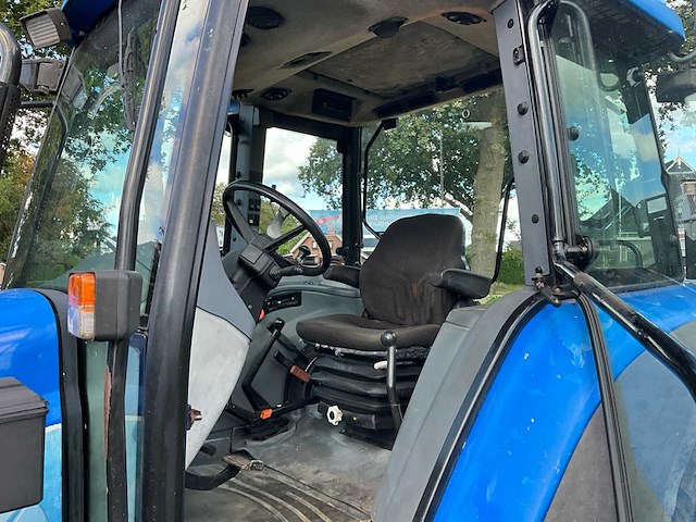 2005 new holland tl80a vierwielaangedreven landbouwtractor met mailleux voorlader - afbeelding 17 van  36