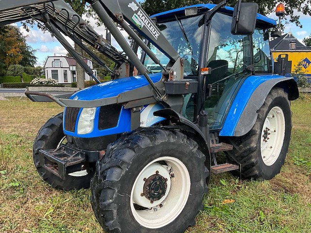 2005 new holland tl80a vierwielaangedreven landbouwtractor met mailleux voorlader - afbeelding 2 van  36