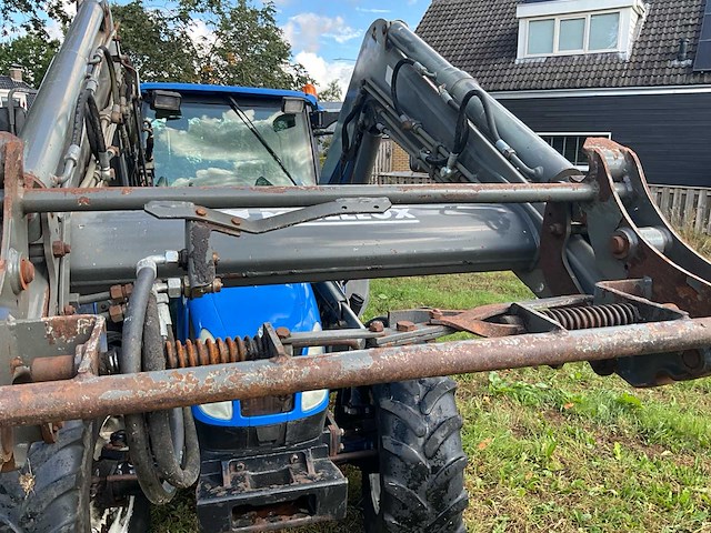 2005 new holland tl80a vierwielaangedreven landbouwtractor met mailleux voorlader - afbeelding 9 van  36