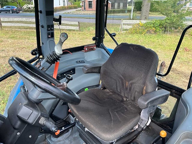 2005 new holland tl80a vierwielaangedreven landbouwtractor met mailleux voorlader - afbeelding 18 van  36