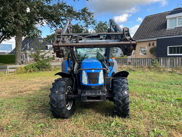 2005 new holland tl80a vierwielaangedreven landbouwtractor met mailleux voorlader - afbeelding 23 van  36