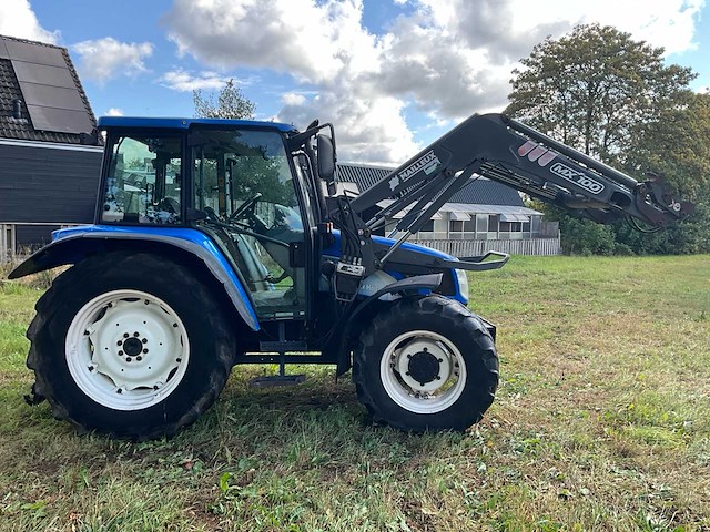2005 new holland tl80a vierwielaangedreven landbouwtractor met mailleux voorlader - afbeelding 32 van  36