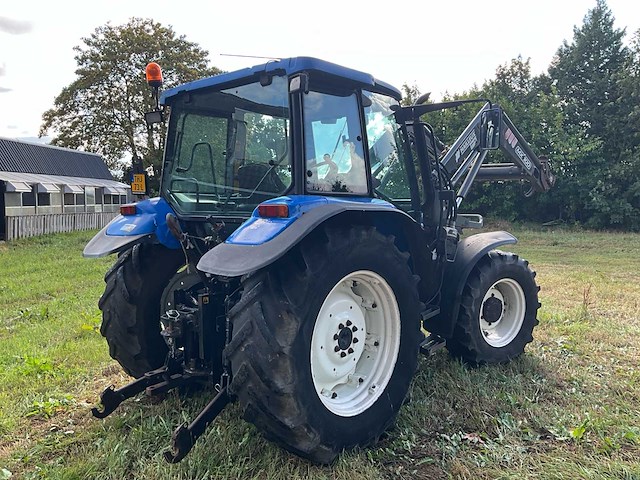 2005 new holland tl80a vierwielaangedreven landbouwtractor met mailleux voorlader - afbeelding 33 van  36