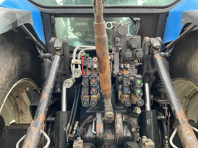 2005 new holland tm190 vierwielaangedreven landbouwtractor - afbeelding 24 van  30