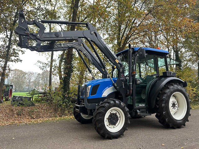 2005 new holland tn60da vierwielaangedreven landbouwtractor - afbeelding 1 van  8