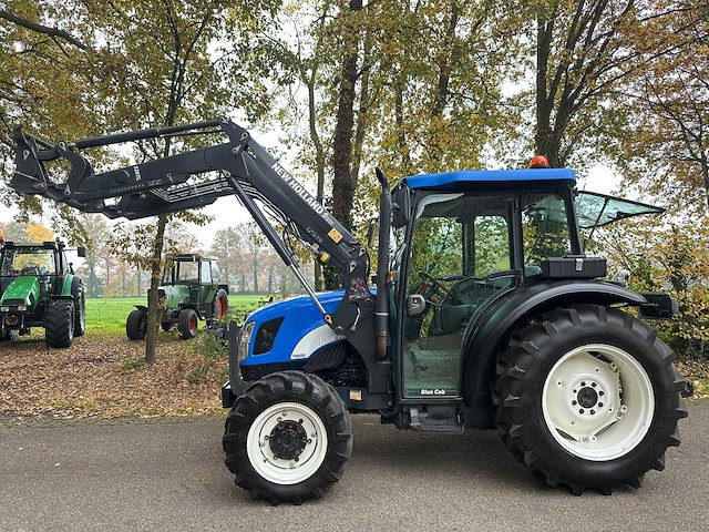 2005 new holland tn60da vierwielaangedreven landbouwtractor - afbeelding 2 van  8