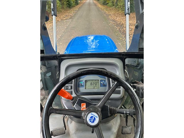 2005 new holland tn60da vierwielaangedreven landbouwtractor - afbeelding 4 van  8