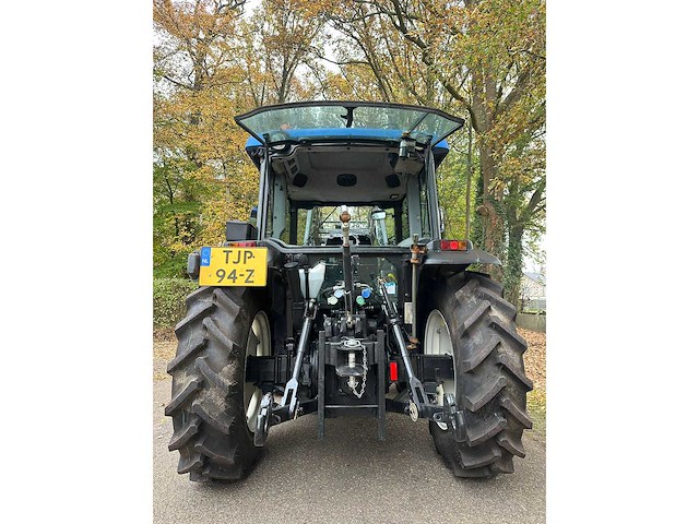 2005 new holland tn60da vierwielaangedreven landbouwtractor - afbeelding 6 van  8