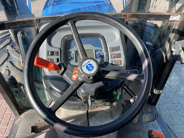 2005 new holland tn95da vierwielaangedreven landbouwtractor - afbeelding 16 van  31