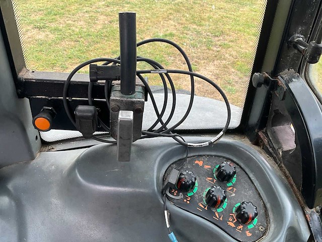 2005 new holland tn95fs minitractor - afbeelding 22 van  35