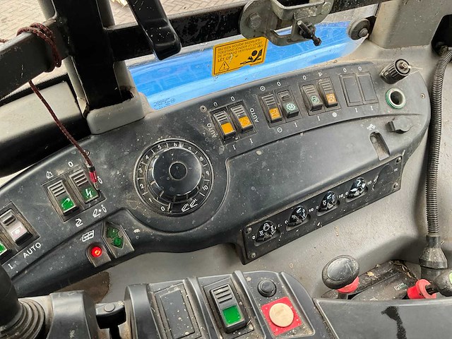 2005 new holland tvt190 vierwielaangedreven landbouwtractor - afbeelding 3 van  29