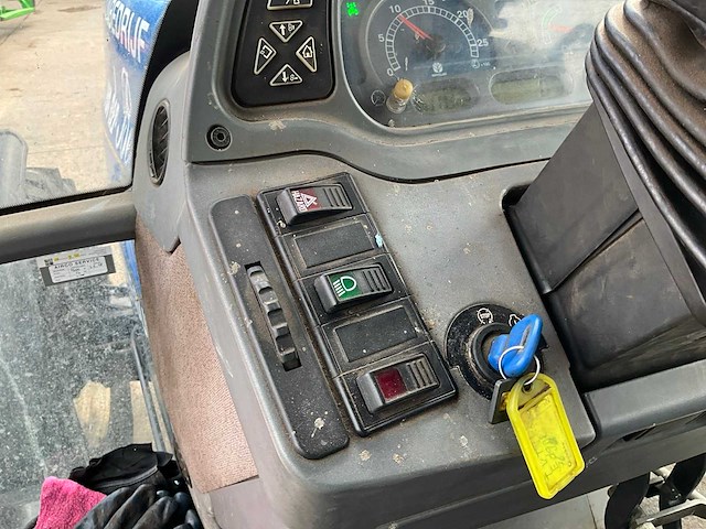 2005 new holland tvt190 vierwielaangedreven landbouwtractor - afbeelding 7 van  29