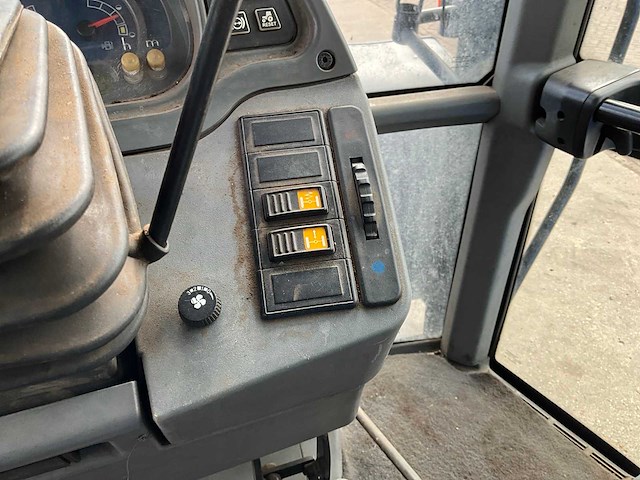 2005 new holland tvt190 vierwielaangedreven landbouwtractor - afbeelding 8 van  29