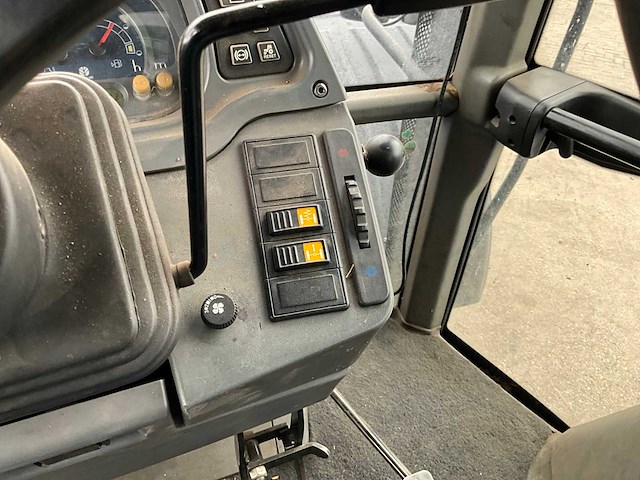 2005 new holland tvt190 vierwielaangedreven landbouwtractor - afbeelding 7 van  34
