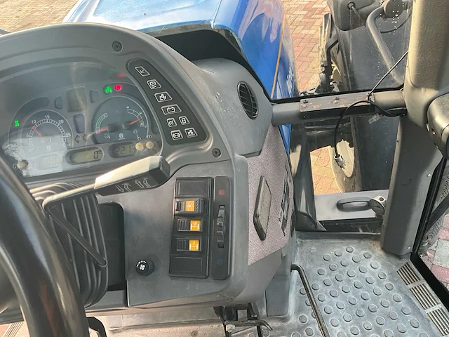 2005 new holland tvt190 vierwielaangedreven landbouwtractor - afbeelding 31 van  51