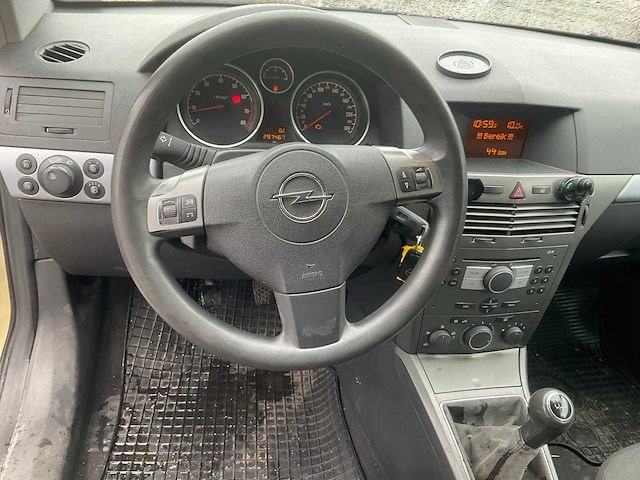 2005 opel astra gtc 1.6 personenauto - afbeelding 1 van  2