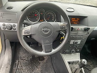 2005 opel astra gtc 1.6 personenauto - afbeelding 1 van  2