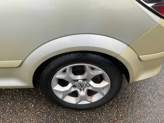 2005 opel astra gtc 1.6 personenauto - afbeelding 2 van  2