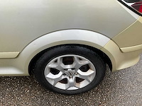 2005 opel astra gtc 1.6 personenauto - afbeelding 2 van  2