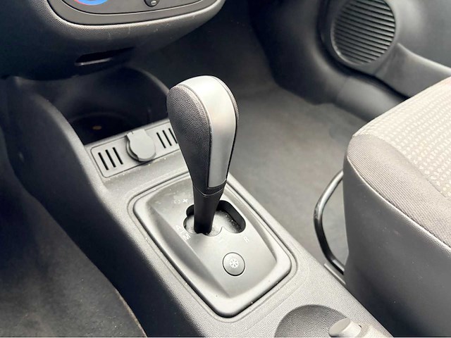 2005 opel corsa airco automaat 1.2-16v rhythm personenauto - afbeelding 8 van  10
