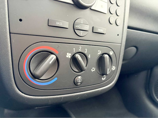 2005 opel corsa airco automaat 1.2-16v rhythm personenauto - afbeelding 9 van  10